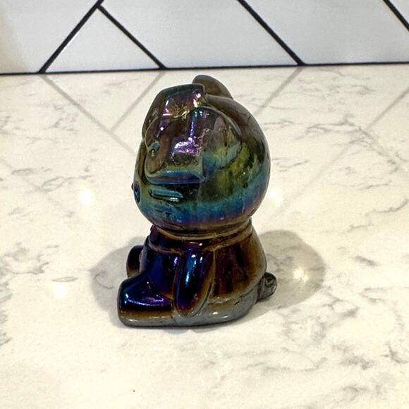 Titanium Rainbow Aura Hello Kitty carving made from natural obsidian - Picture 2 of 8